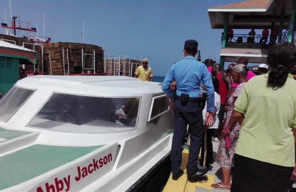 Incendio de barco en Guanaja deja cuatro heridos