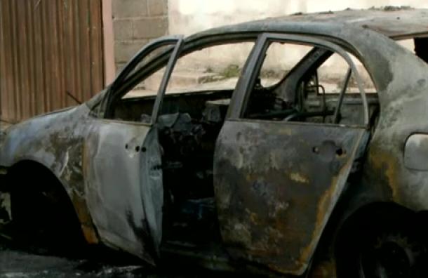 Se queman dos vehículos en colonia La Esperanza