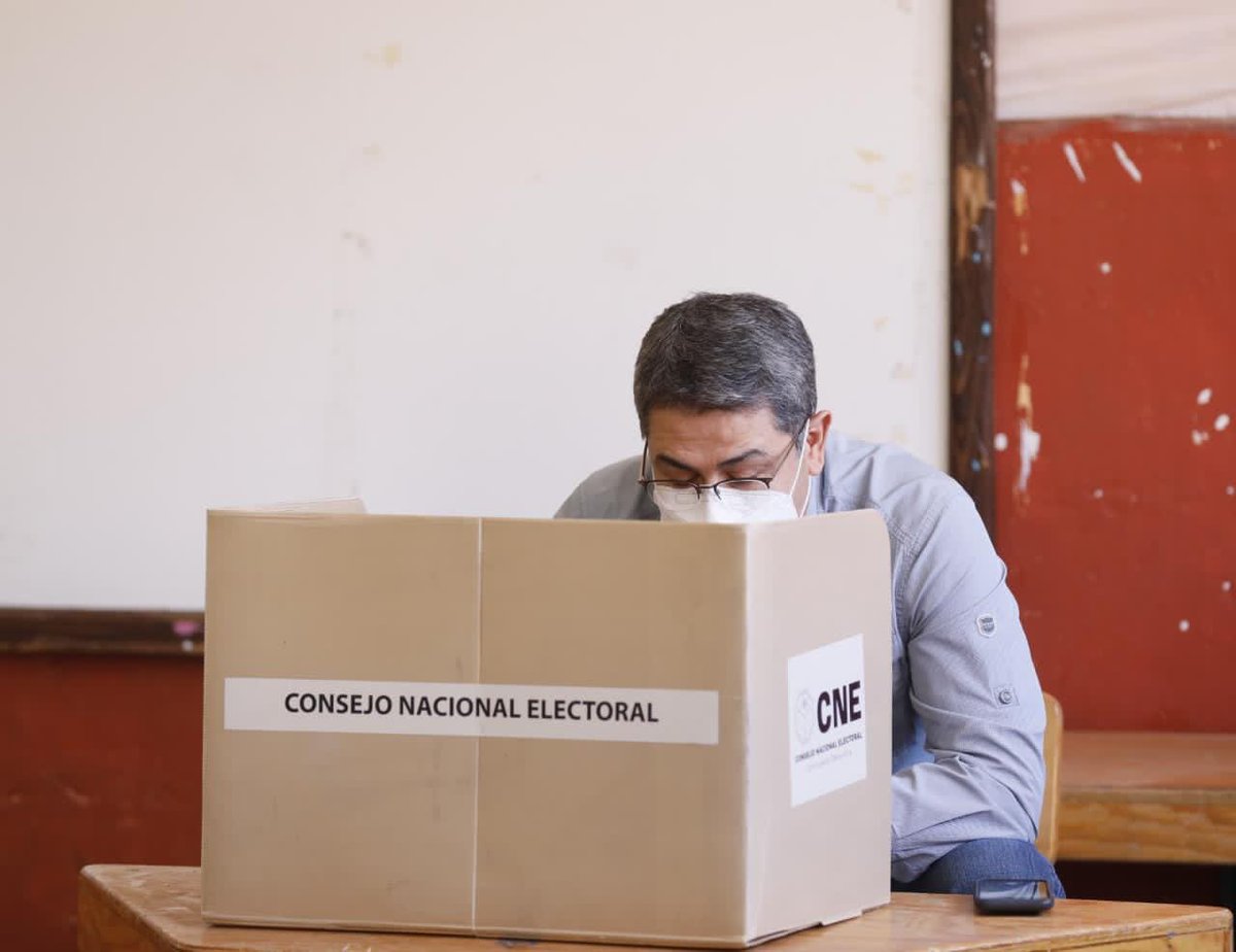 Pdte Hernández votó en las internas