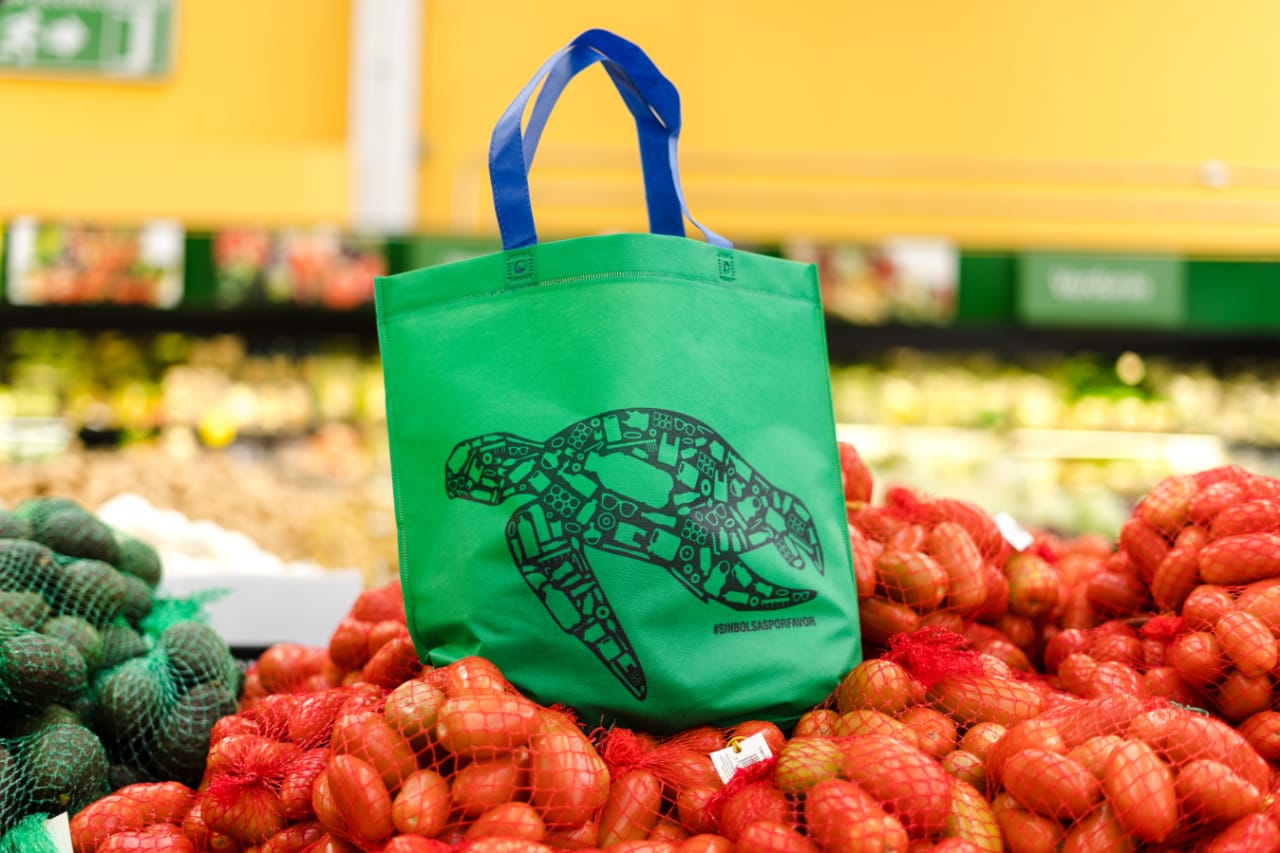 Walmart dice no a las bolsas de plástico