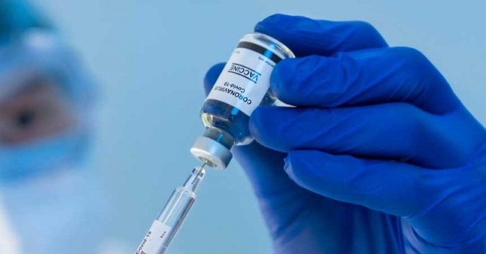 Una dosis de la vacuna Pfizer o AstraZeneca reduciría casi un 50% la probabilidad de transmitir el Covid