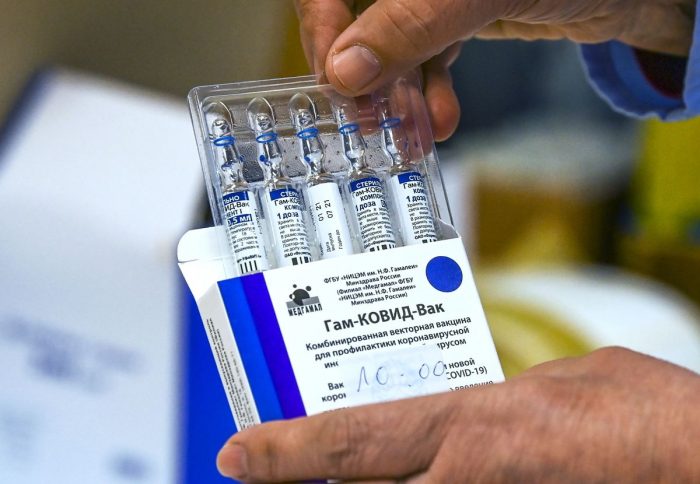 Periodistas son inmunizados con segunda dosis de vacuna Sputnik-V