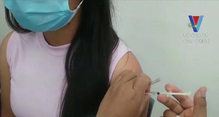 El Salvador entrega segunda donación de vacunas contra la covid a Honduras
