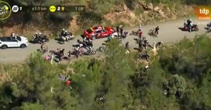 La dramática caída de ciclistas por un barranco en la etapa 13 del Tour de Francia