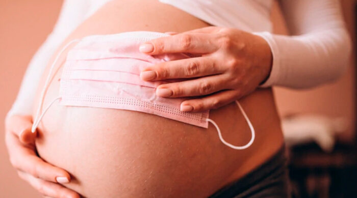 Gobierno pide a mujeres embarazadas que asistan a vacunarse