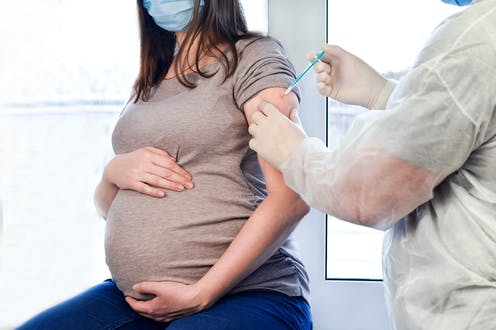 Gobierno invita a mujeres embarazadas a vacunarse contra el Covid-19