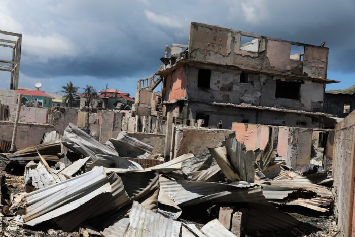 BCIE dona US$500 mil en apoyo a la población afectada por incendio en Guanaja