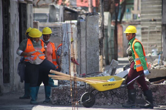 Continúa la reconstrucción en Guanaja