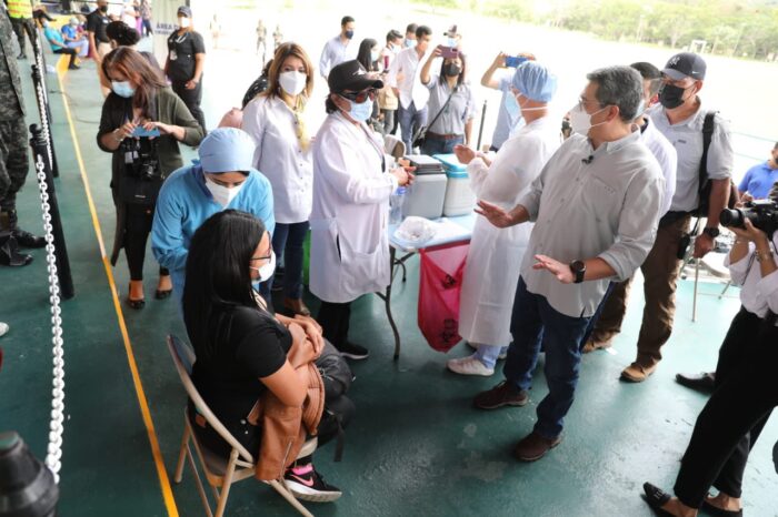 Honduras entra en una nueva fase de vacunación con la aplicación de tercera dosis