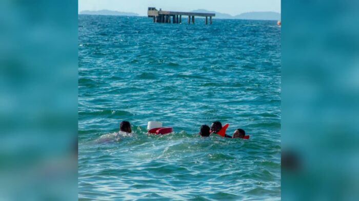 Rescatan a joven que fue arrastrado por las olas en las playas de Tela