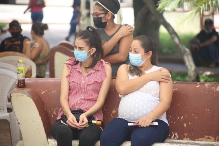 Mujeres embarazadas se vacunan contra el Covid-19 en jornada realizada durante el Feriado Morazánico