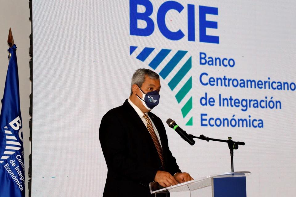 Presidente del BCIE dice es esencial mantener independencia de los medios