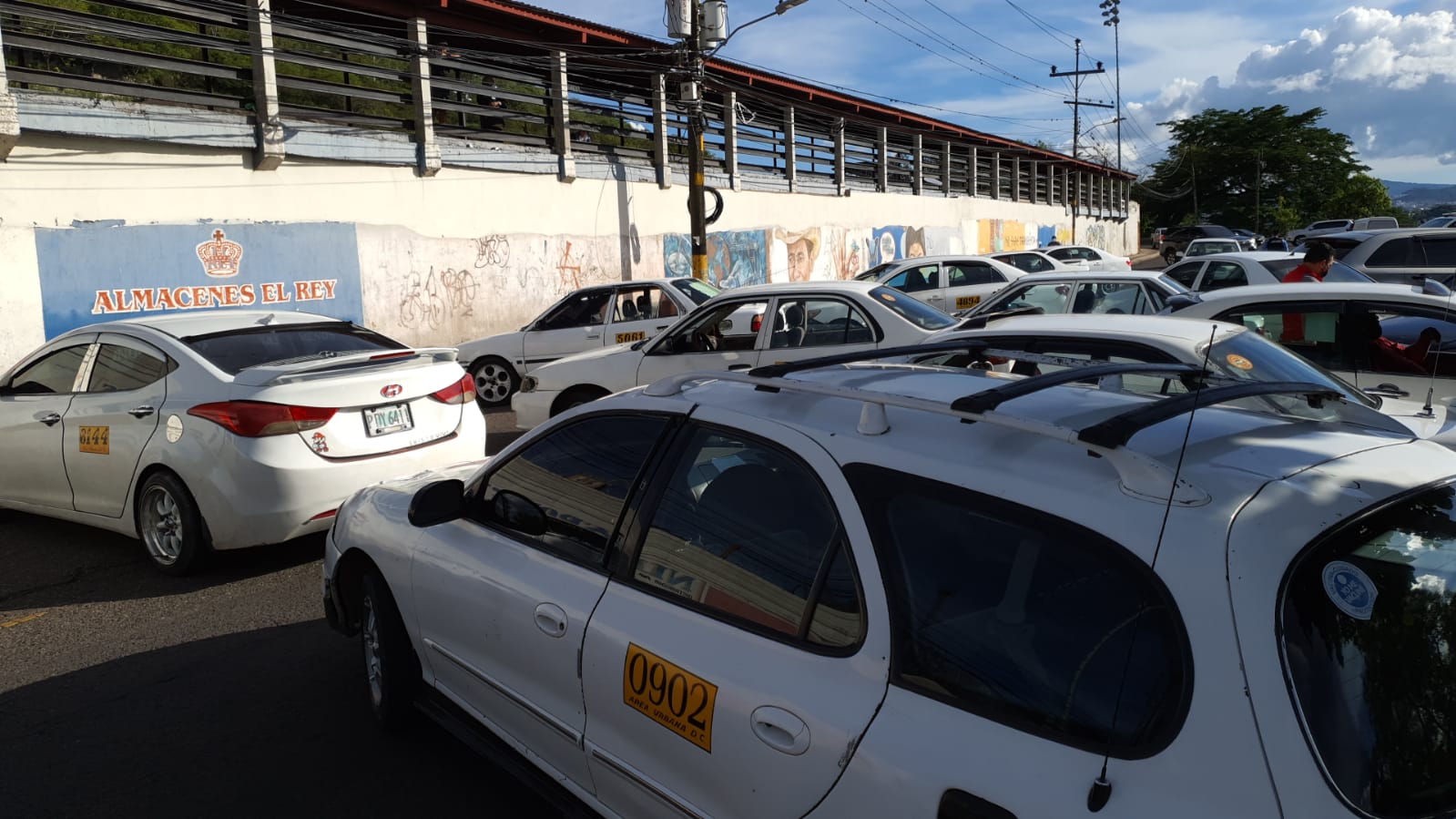 Taxistas anuncian paro a nivel nacional para este lunes