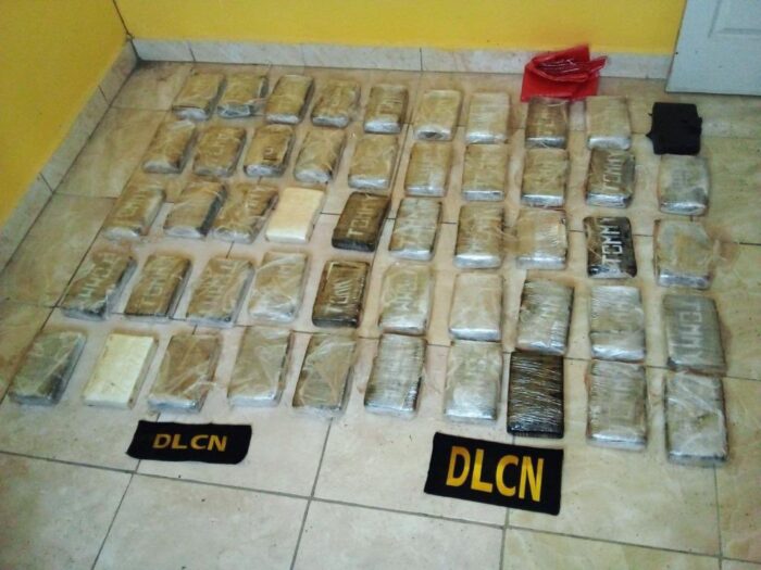 Detienen a seis miembros de la policía con 50 kilos de supuesta cocaína en Tocoa, Colón
