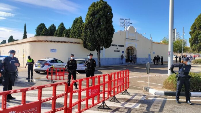 Dos muertos y un herido durante un tiroteo en el cementerio de Torrent, España