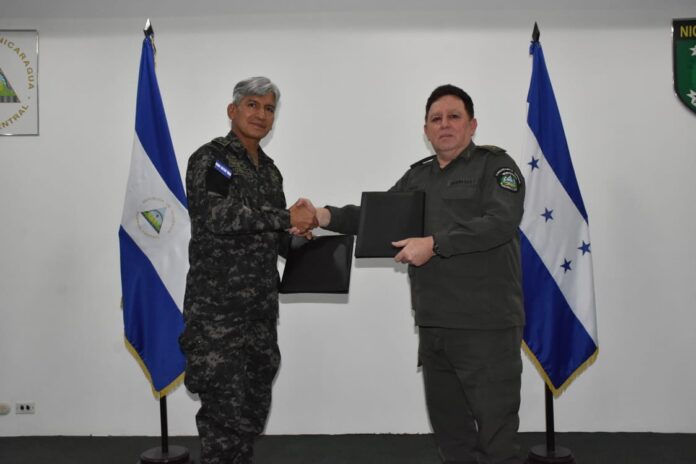 Reunión de trabajo entre las FFAA de Honduras y el comandante en jefe del Ejército De Nicaragua