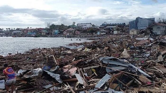 Al menos 375 muertos debido al devastador tifón Rai en Filipinas