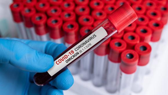Casos de la ómicron se duplican rápidamente, dice la OMS