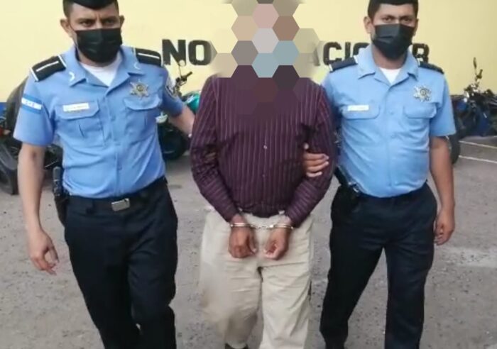 Abuelo es arrestado por la supuesta violación agravada de su nieta de 15 años