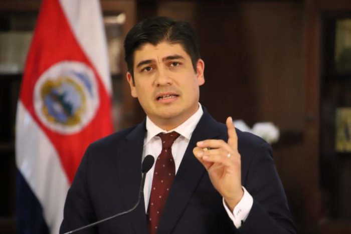 Presidente de Costa Rica da positivo a Covid-19, pero confirma que tiene "síntomas leves"