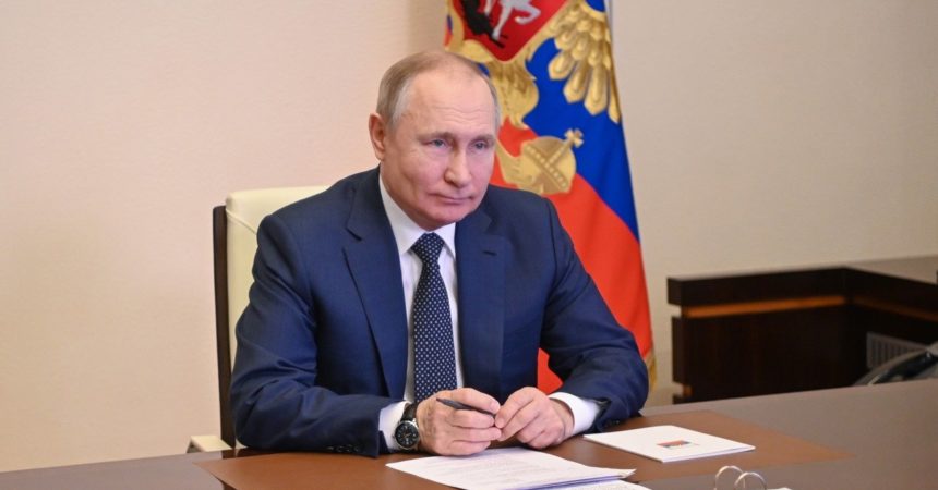 Putin pide a sus vecinos "no agravar la situación ni imponer limitaciones"