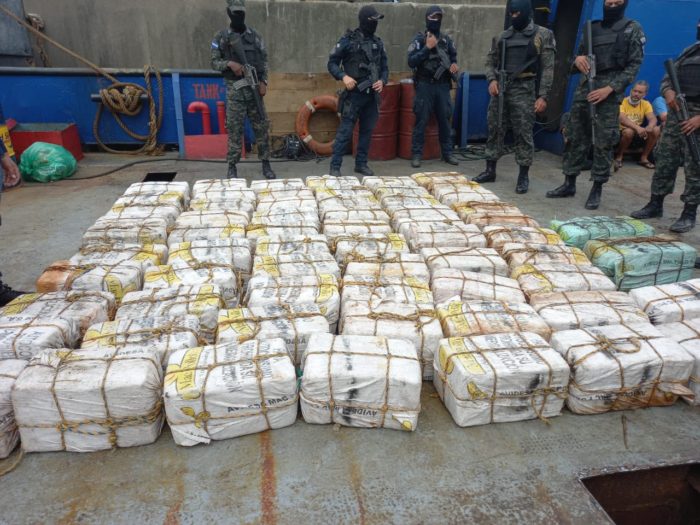 Condenados colombiano y hondureño detenidos con 1.3 toneladas de cocaína en embarcación Kabu Payaska