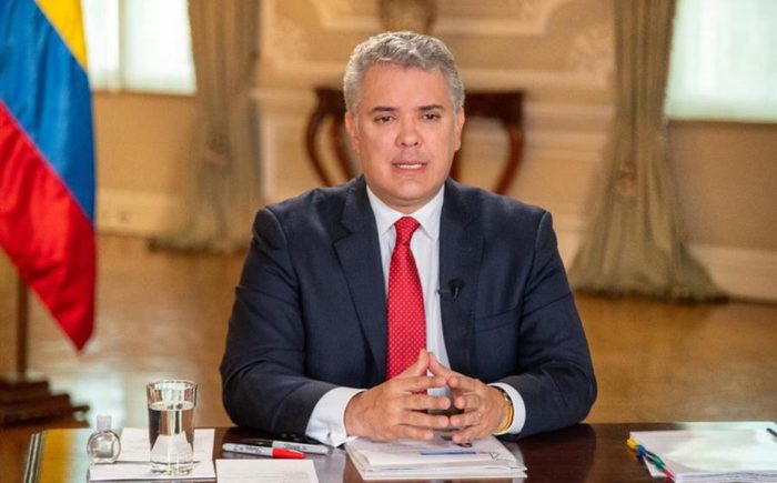 Tribunal ordena arresto domiciliario de presidente de Colombia, Iván Duque