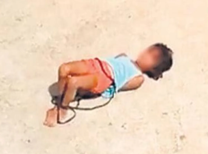 Madre ata de pies y manos a su hija de 5 años y la deja abandonada en el sol como castigo por no hacer la tarea