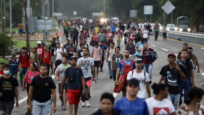 Dos caravanas con más de 3.000 migrantes salen del sur de México para tramitar permisos y continuar hacia EEUU