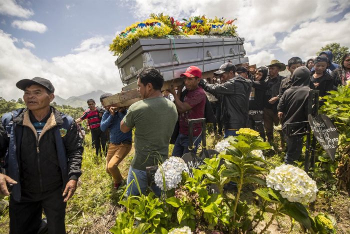 Entierran en Guatemala a migrante de 13 años fallecido en tragedia de Texas