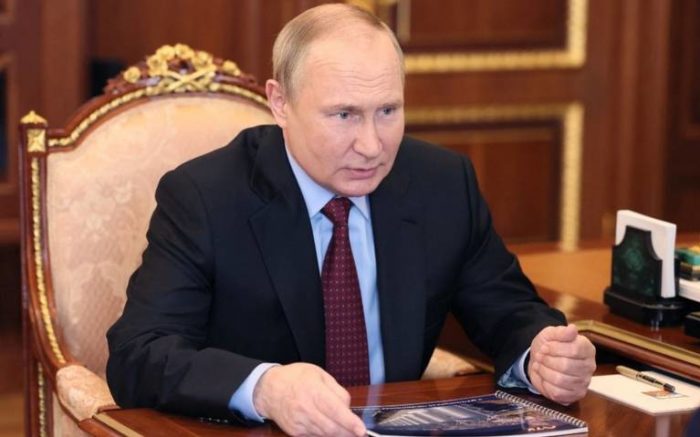 Putin advierte de que Rusia no ha empezado aún "nada serio" en Ucrania