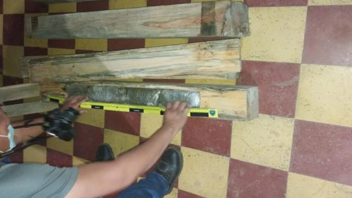 En madera, hombre pretendía ingresar droga a centro penal de Olancho