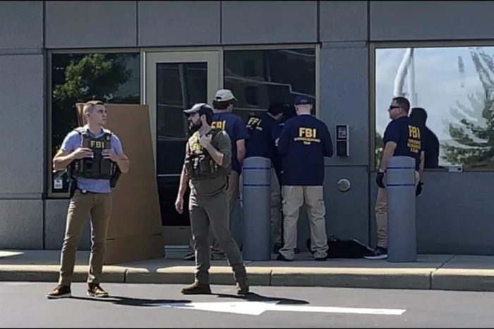 Hombre armado irrumpe en oficina del FBI en Ohio