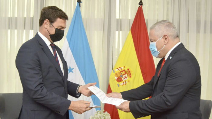 Nuevo Embajador de España presentó Copias de Estilo ante el Canciller de la República