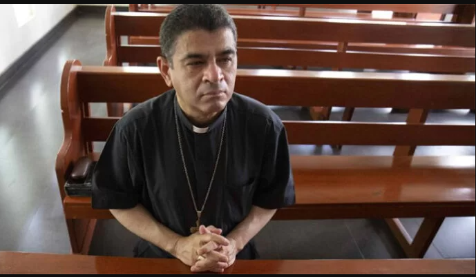 Nicaragua arresta al obispo Rolando Álvarez (VIDEO)