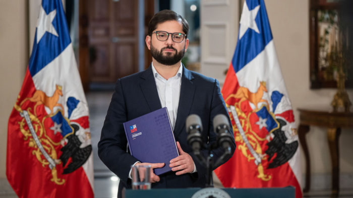 Boric se compromete a impulsar rápidamente nuevo proceso constituyente en Chile
