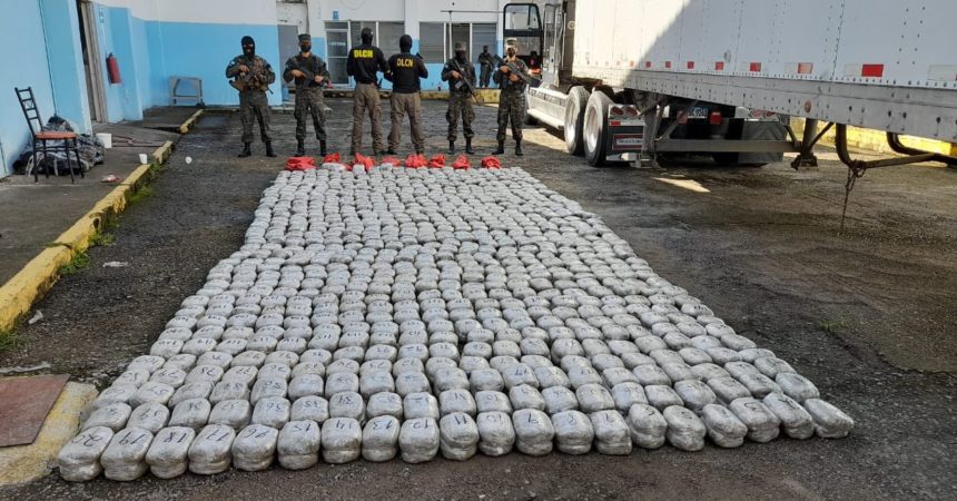 Decomisan 755 paquetes dobles de supuesta marihuana cerca de La Ceiba
