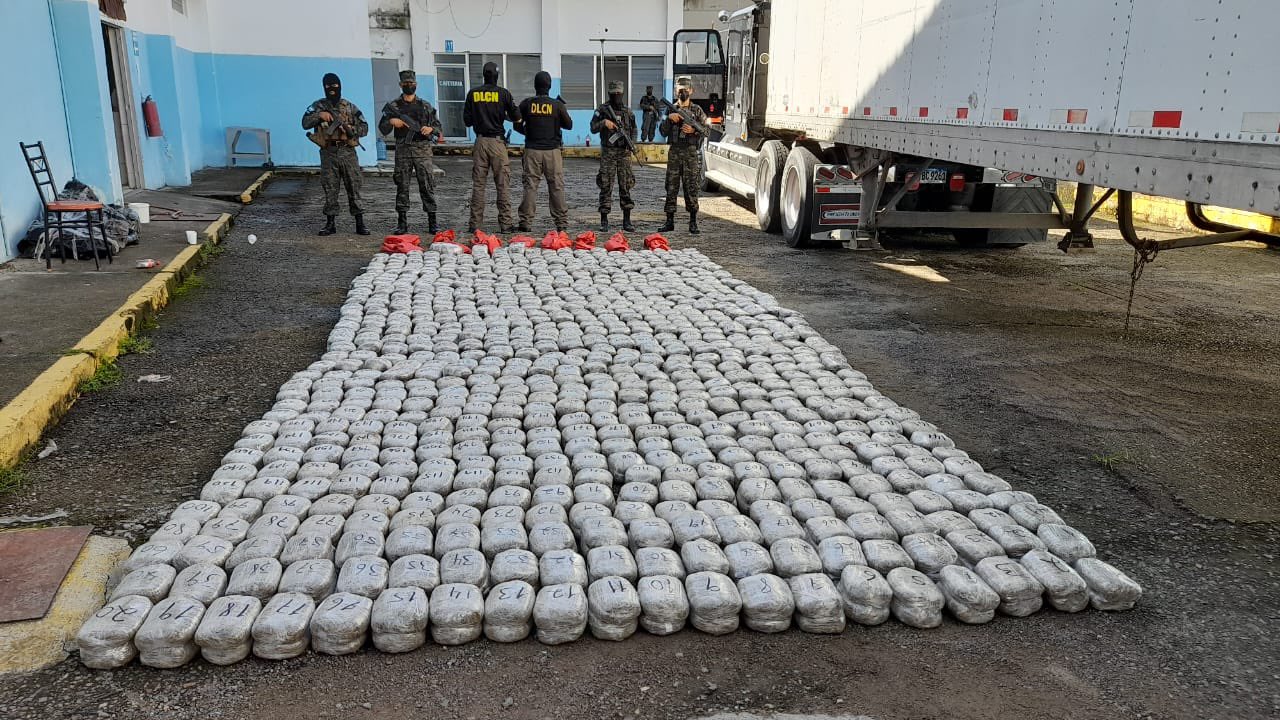 Decomisan 755 paquetes dobles de supuesta marihuana cerca de La Ceiba