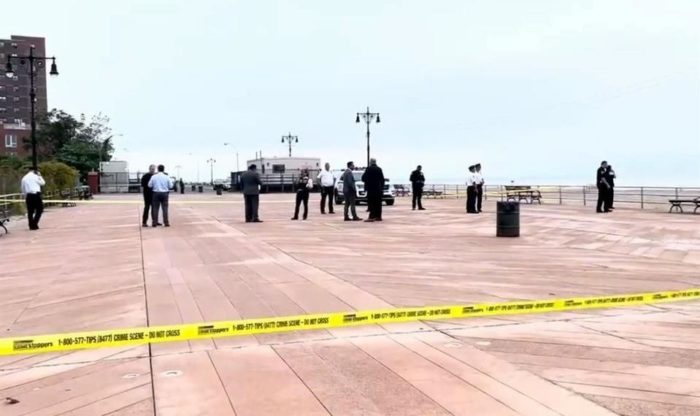 Encuentran a tres niños ahogados en playa de Nueva York, la policía cree que su madre los ahogó