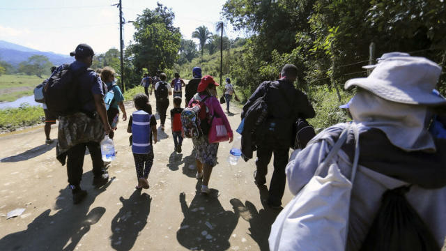 Guatemala devuelve a Honduras caravana de 600 migrantes, la mayoría venezolanos