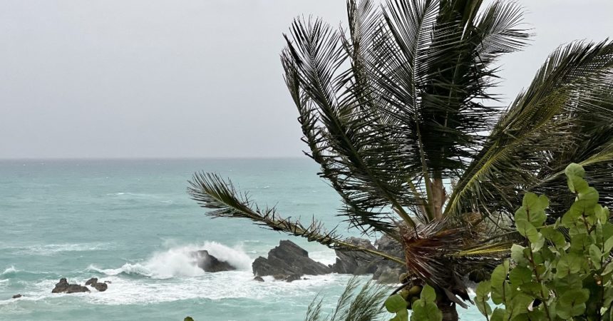 Huracán Fiona causa fuertes vientos en islas Bermudas