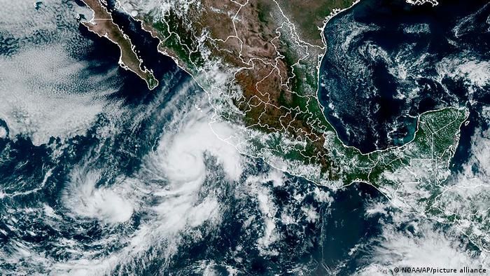 Orlene se convierte en huracán categoría 3 frente a costas mexicanas del Pacífico