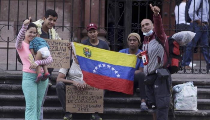 Piden a migrantes venezolanos tomar nota de las recomendaciones hechas por EEUU