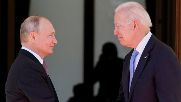 Putin está en una posición increíblemente difícil en Ucrania, dice Biden