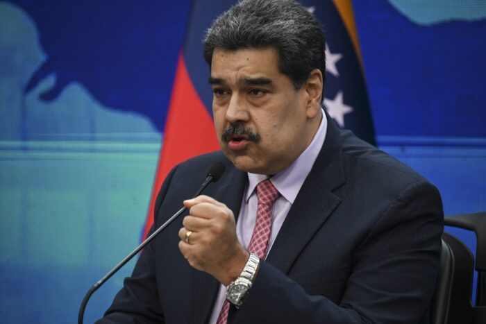 Maduro afirma que licencia de EEUU a Chevron va en "dirección correcta", pero no es "suficiente"