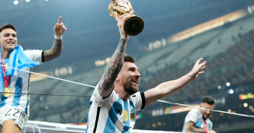 Una foto de Messi con la Copa del Mundo, la más likeada en la historia