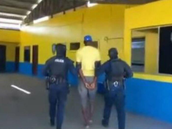 Al centro penal de Puerto Cortés envían al principal sospechoso de la muerte de tres mujeres garífunas
